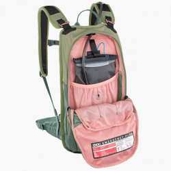 Nový batoh EVOC Stage 6L + Hydration Bladder 2L Light Olive