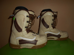 Juniorské snowboardové topánky VANS MANTRA 23,5cm, VÝBORNÝ STAV