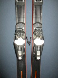 Juniorské lyže DYNAMIC VR 07 140cm + Lyžiarky 26,5cm, VÝBORNÝ STAV