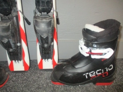 HEAD SUPERSHAPE TEAM 77cm + Lyžáky 18cm