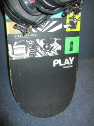 Snowboard NIDECKER PLAY 156cm + viazanie, SUPER STAV