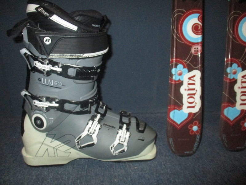 ROSSIGNOL LOLITA 140cm + Lyžáky 26,5cm 