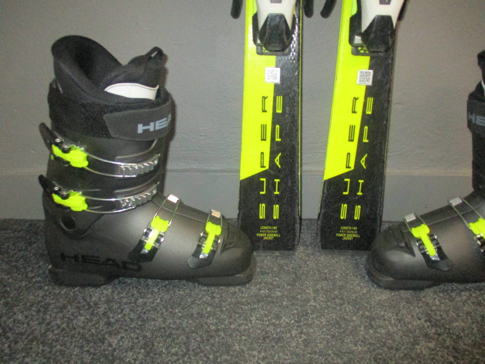 HEAD SUPERSHAPE TEAM 140cm + Lyžáky 26cm