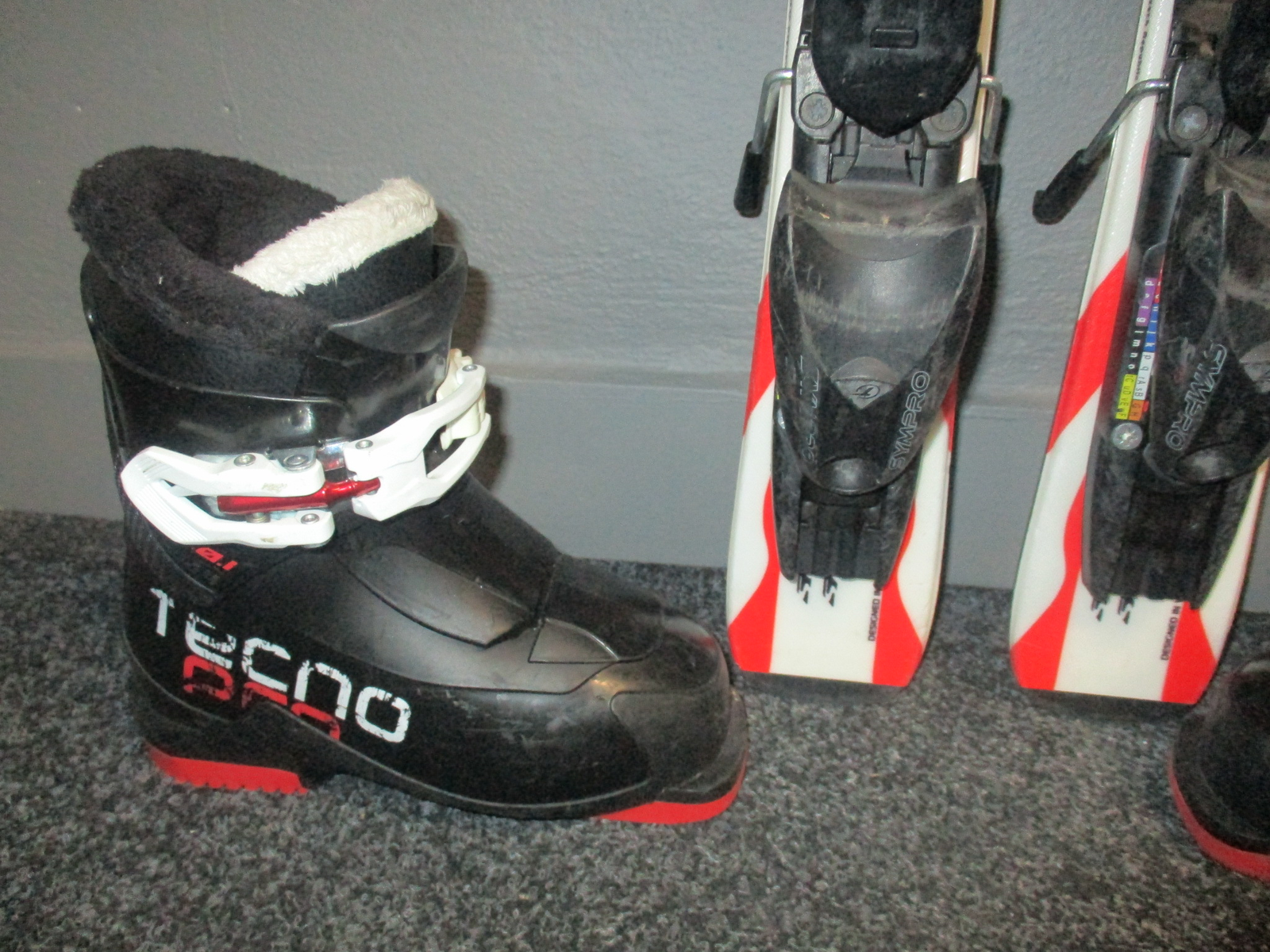 HEAD SUPERSHAPE TEAM 77cm + Lyžáky 18cm
