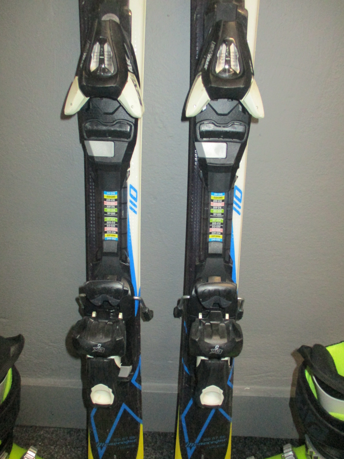 SALOMON X-RACE 110cm + Lyžáky 23,5cm